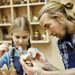 ГОНЧАРНЫЕ ИГРУШКИ: работа на мини-гончарных кругах ONLINE