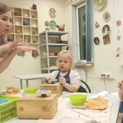 ГОНЧАРНЫЕ ИГРУШКИ: работа на мини-гончарных кругах