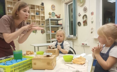 ГОНЧАРНЫЕ ИГРУШКИ: работа на мини-гончарных кругах